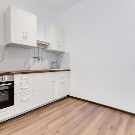 Free Days Luxury Apartment Прага Екстериор снимка