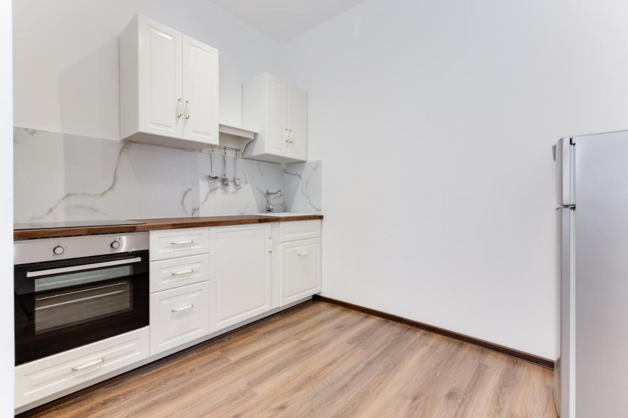 Free Days Luxury Apartment Прага Екстериор снимка