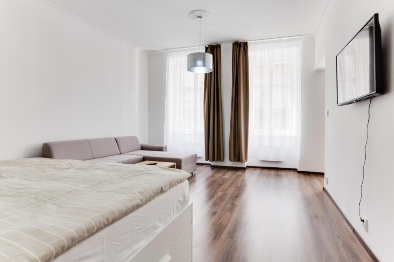 Free Days Luxury Apartment Прага Екстериор снимка