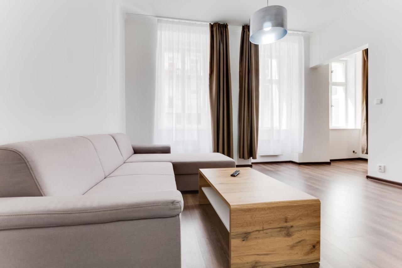 Free Days Luxury Apartment Прага Екстериор снимка