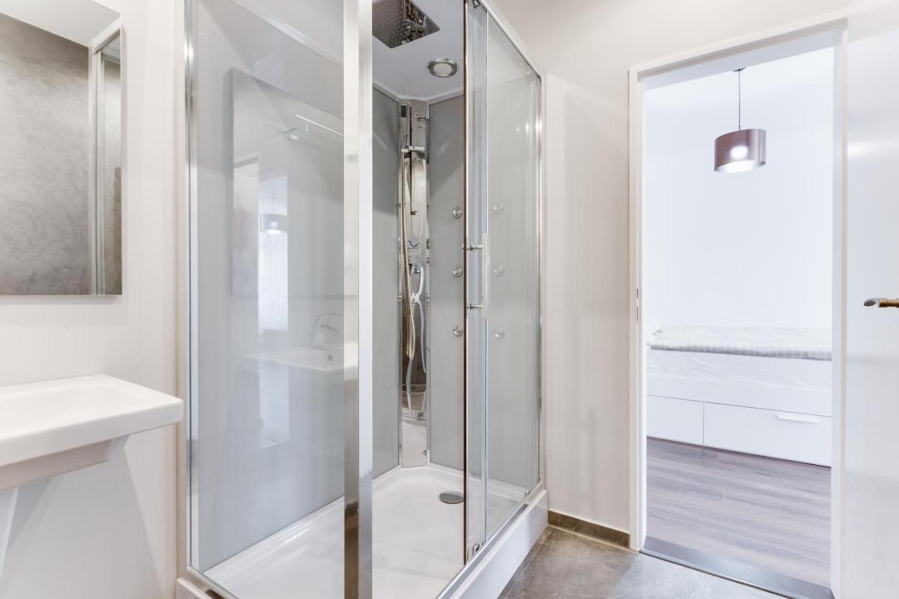 Free Days Luxury Apartment Прага Екстериор снимка