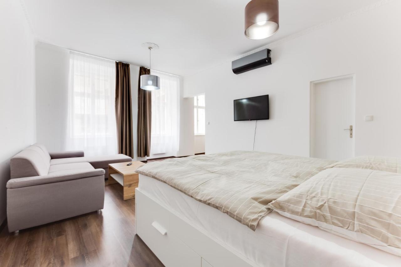 Free Days Luxury Apartment Прага Екстериор снимка